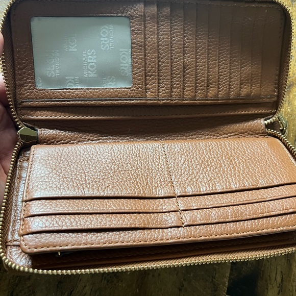 Michael Kors wallet - Picture 3 of 3